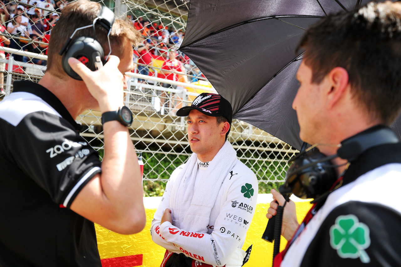 GP SPAGNA, Guanyu Zhou (CHN) Alfa Romeo F1 Team on the grid.
22.05.2022. Formula 1 World Championship, Rd 6, Spanish Grand Prix, Barcelona, Spain, Gara Day.
 - www.xpbimages.com, EMail: requests@xpbimages.com © Copyright: Coates / XPB Images