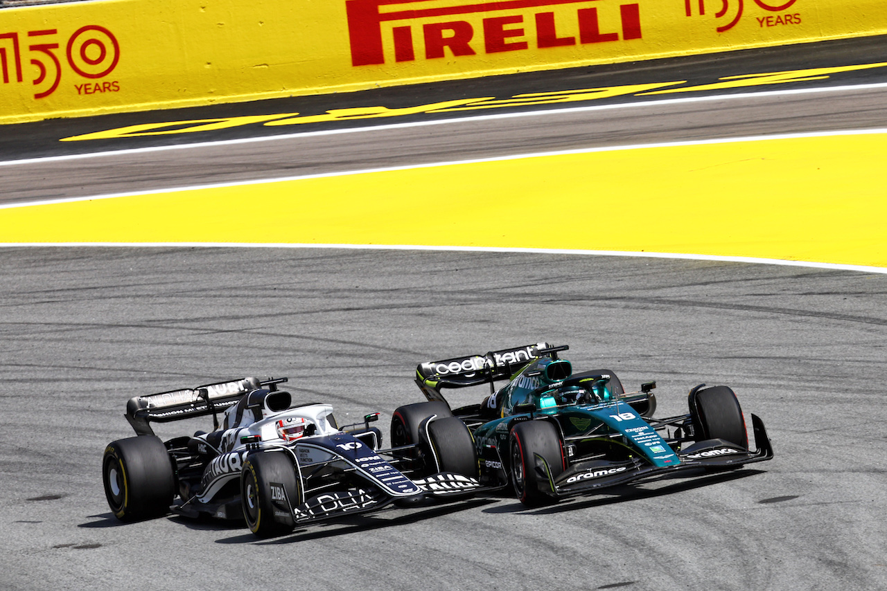 GP SPAGNA, Pierre Gasly (FRA) AlphaTauri AT03 e Lance Stroll (CDN) Aston Martin F1 Team AMR22 collide.
22.05.2022. Formula 1 World Championship, Rd 6, Spanish Grand Prix, Barcelona, Spain, Gara Day.
- www.xpbimages.com, EMail: requests@xpbimages.com © Copyright: Batchelor / XPB Images