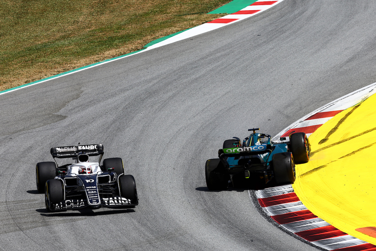 GP SPAGNA, Pierre Gasly (FRA) AlphaTauri AT03 e Lance Stroll (CDN) Aston Martin F1 Team AMR22 collide.
22.05.2022. Formula 1 World Championship, Rd 6, Spanish Grand Prix, Barcelona, Spain, Gara Day.
- www.xpbimages.com, EMail: requests@xpbimages.com © Copyright: Batchelor / XPB Images