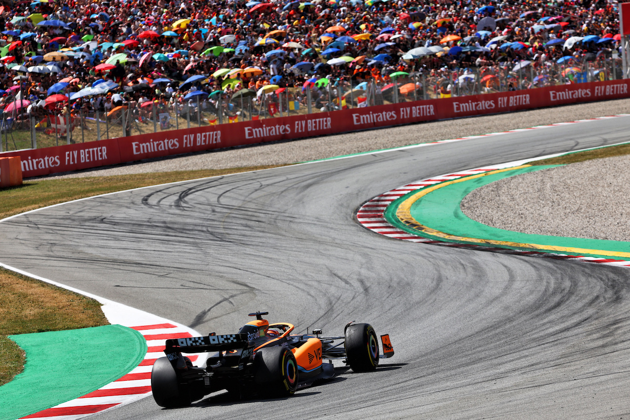 GP SPAGNA, Daniel Ricciardo (AUS) McLaren MCL36.
22.05.2022. Formula 1 World Championship, Rd 6, Spanish Grand Prix, Barcelona, Spain, Gara Day.
- www.xpbimages.com, EMail: requests@xpbimages.com © Copyright: Batchelor / XPB Images