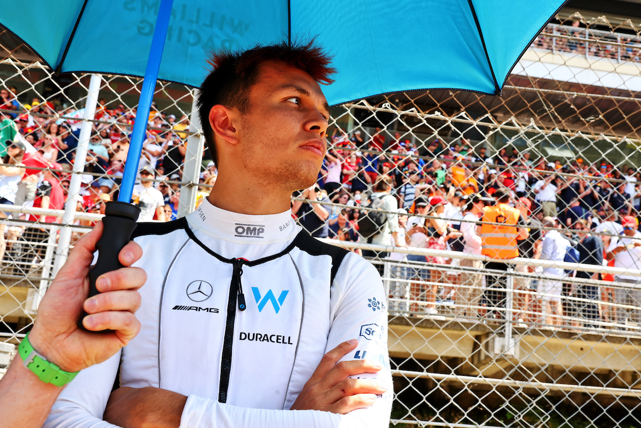 GP SPAGNA, Alexander Albon (THA) Williams Racing on the grid.
22.05.2022. Formula 1 World Championship, Rd 6, Spanish Grand Prix, Barcelona, Spain, Gara Day.
- www.xpbimages.com, EMail: requests@xpbimages.com © Copyright: Batchelor / XPB Images