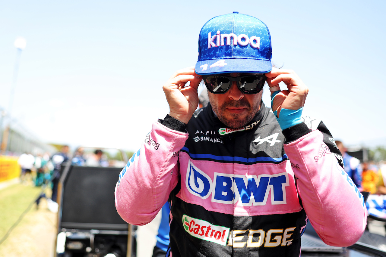 GP SPAGNA, Fernando Alonso (ESP) Alpine F1 Team on the grid.
22.05.2022. Formula 1 World Championship, Rd 6, Spanish Grand Prix, Barcelona, Spain, Gara Day.
- www.xpbimages.com, EMail: requests@xpbimages.com © Copyright: Bearne / XPB Images