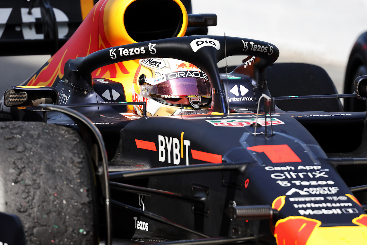 GP SPAGNA, Gara winner Max Verstappen (NLD) Red Bull Racing RB18 in parc ferme.
22.05.2022. Formula 1 World Championship, Rd 6, Spanish Grand Prix, Barcelona, Spain, Gara Day.
- www.xpbimages.com, EMail: requests@xpbimages.com © Copyright: Bearne / XPB Images