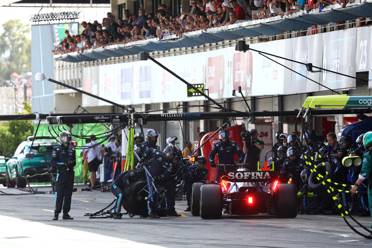GP SPAGNA, Alexander Albon (THA) Williams Racing FW44 pit stop.
22.05.2022. Formula 1 World Championship, Rd 6, Spanish Grand Prix, Barcelona, Spain, Gara Day.
- www.xpbimages.com, EMail: requests@xpbimages.com ¬© Copyright: Batchelor / XPB Images