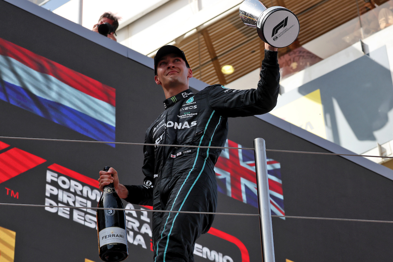 GP SPAGNA, George Russell (GBR) Mercedes AMG F1 celebrates his third position on the podium.
22.05.2022. Formula 1 World Championship, Rd 6, Spanish Grand Prix, Barcelona, Spain, Gara Day.
- www.xpbimages.com, EMail: requests@xpbimages.com © Copyright: Bearne / XPB Images