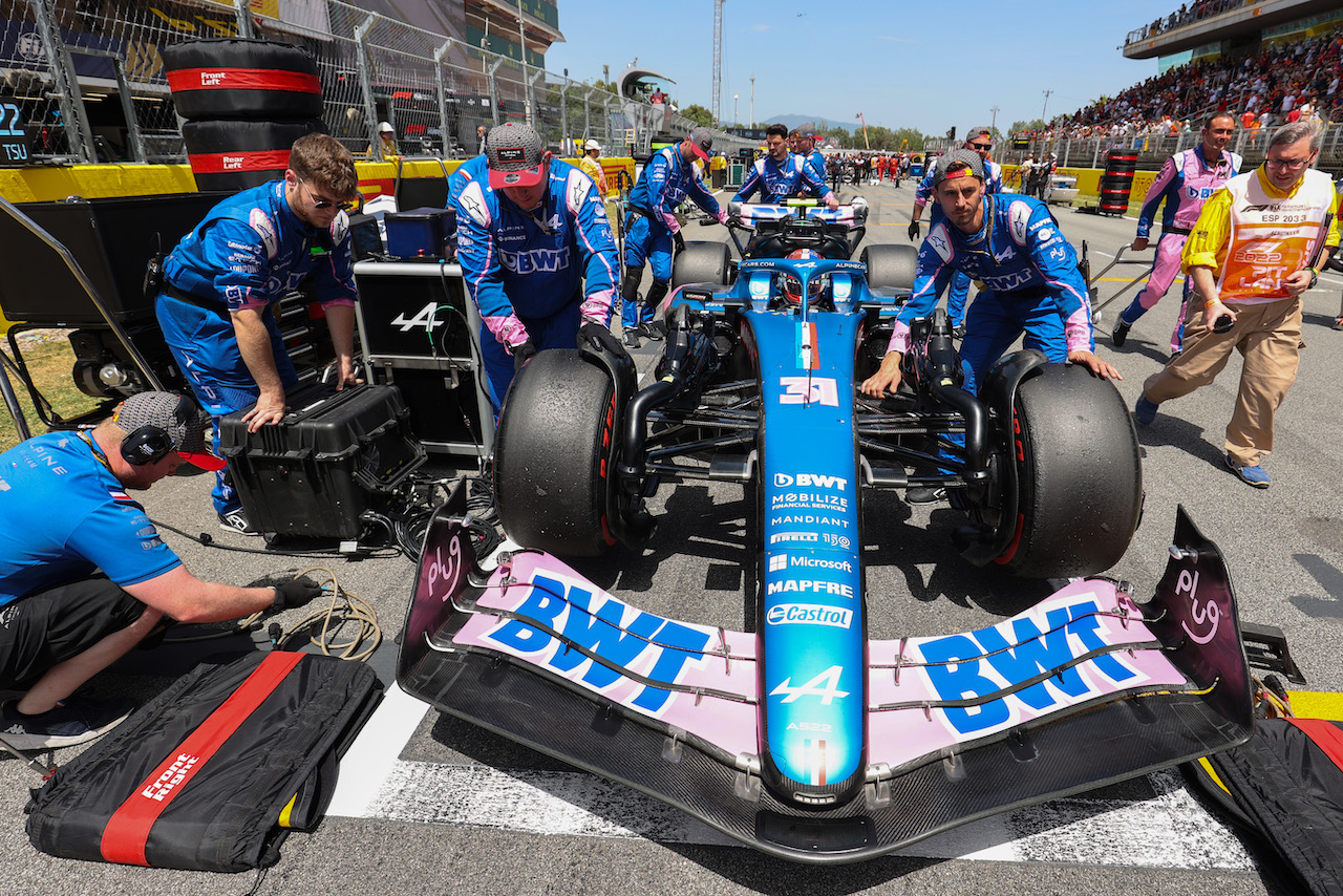 GP SPAGNA, Esteban Ocon (FRA), Alpine F1 Team 
22.05.2022. Formula 1 World Championship, Rd 6, Spanish Grand Prix, Barcelona, Spain, Gara Day.
- www.xpbimages.com, EMail: requests@xpbimages.com © Copyright: Charniaux / XPB Images