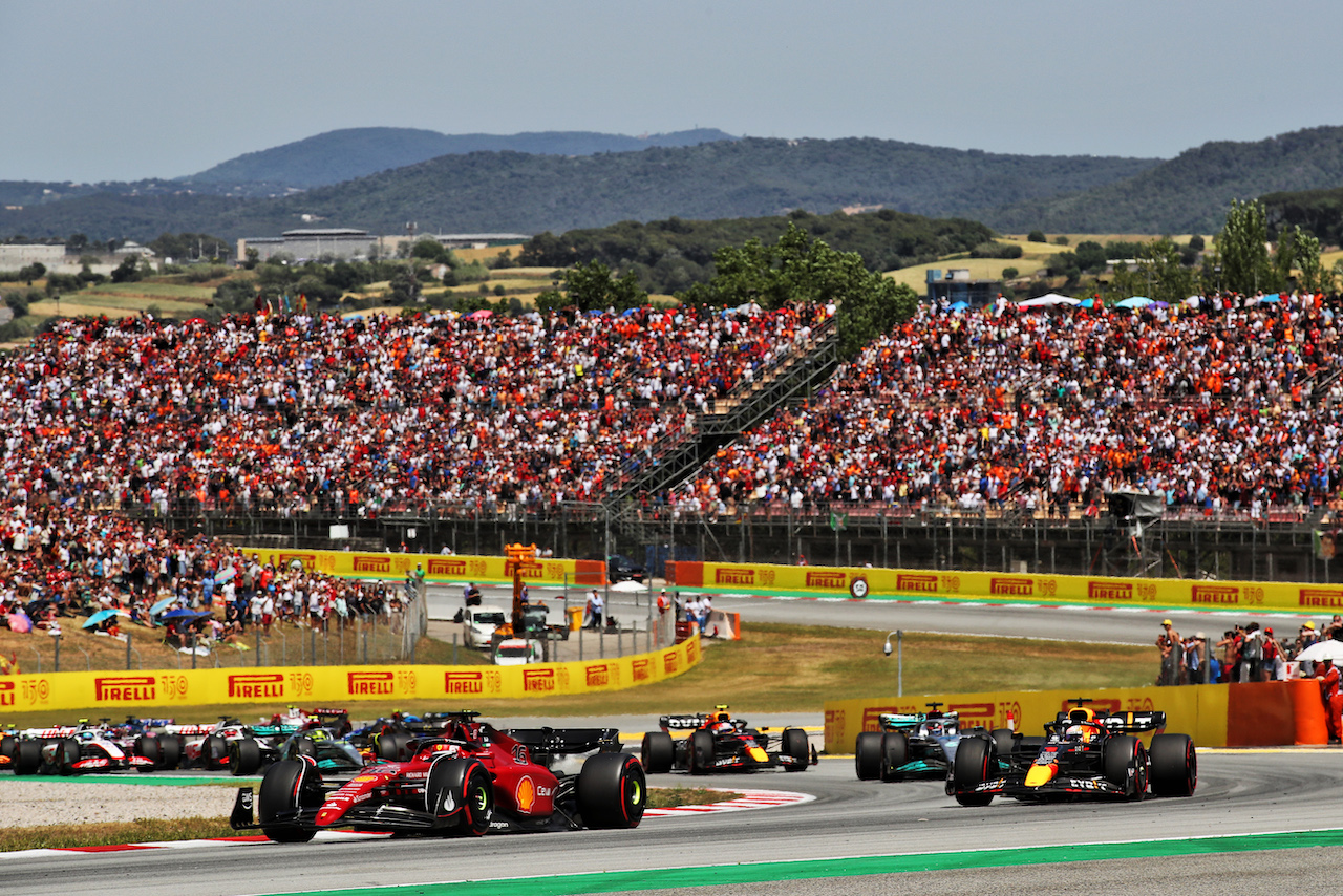 GP SPAGNA, Charles Leclerc (MON) Ferrari F1-75 davanti a at the partenza of the race.
22.05.2022. Formula 1 World Championship, Rd 6, Spanish Grand Prix, Barcelona, Spain, Gara Day.
 - www.xpbimages.com, EMail: requests@xpbimages.com © Copyright: Coates / XPB Images