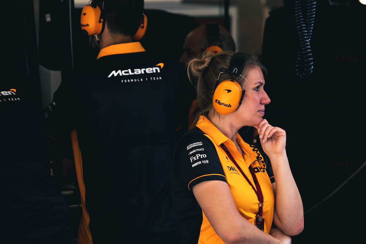 GP SPAGNA, Sophie Ogg (GBR) McLaren Communications Director.
22.05.2022. Formula 1 World Championship, Rd 6, Spanish Grand Prix, Barcelona, Spain, Gara Day.
- www.xpbimages.com, EMail: requests@xpbimages.com © Copyright: Bearne / XPB Images