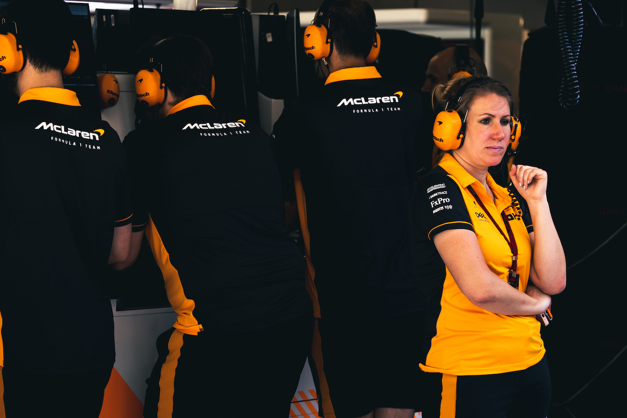 GP SPAGNA, Sophie Ogg (GBR) McLaren Communications Director.
22.05.2022. Formula 1 World Championship, Rd 6, Spanish Grand Prix, Barcelona, Spain, Gara Day.
- www.xpbimages.com, EMail: requests@xpbimages.com © Copyright: Bearne / XPB Images