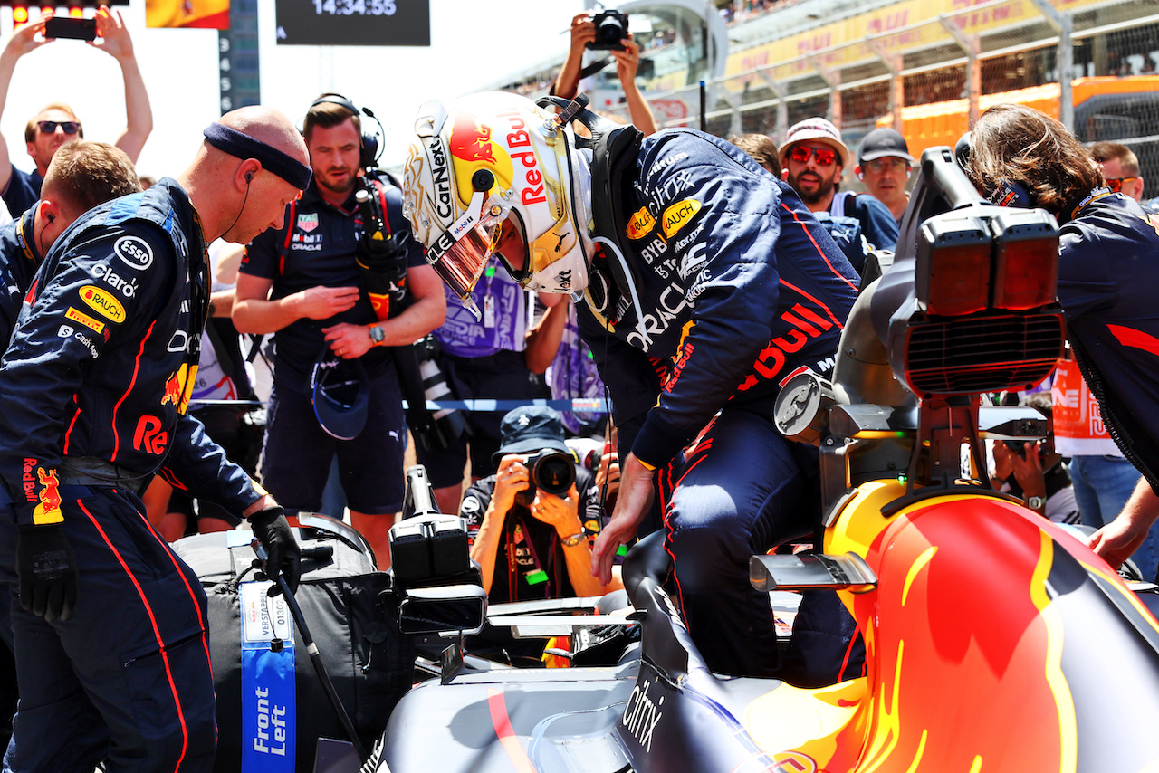 GP SPAGNA, Max Verstappen (NLD) Red Bull Racing RB18 on the grid.
22.05.2022. Formula 1 World Championship, Rd 6, Spanish Grand Prix, Barcelona, Spain, Gara Day.
- www.xpbimages.com, EMail: requests@xpbimages.com © Copyright: Batchelor / XPB Images