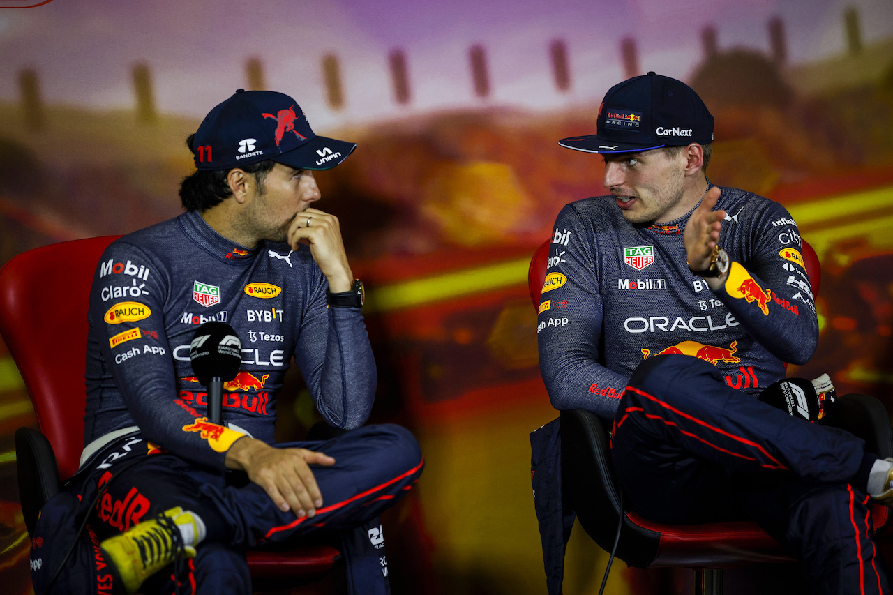 GP SPAGNA, (L to R): Sergio Perez (MEX) Red Bull Racing with Max Verstappen (NLD) Red Bull Racing in the post race FIA Press Conference.
22.05.2022. Formula 1 World Championship, Rd 6, Spanish Grand Prix, Barcelona, Spain, Gara Day.
- www.xpbimages.com, EMail: requests@xpbimages.com © Copyright: XPB Images