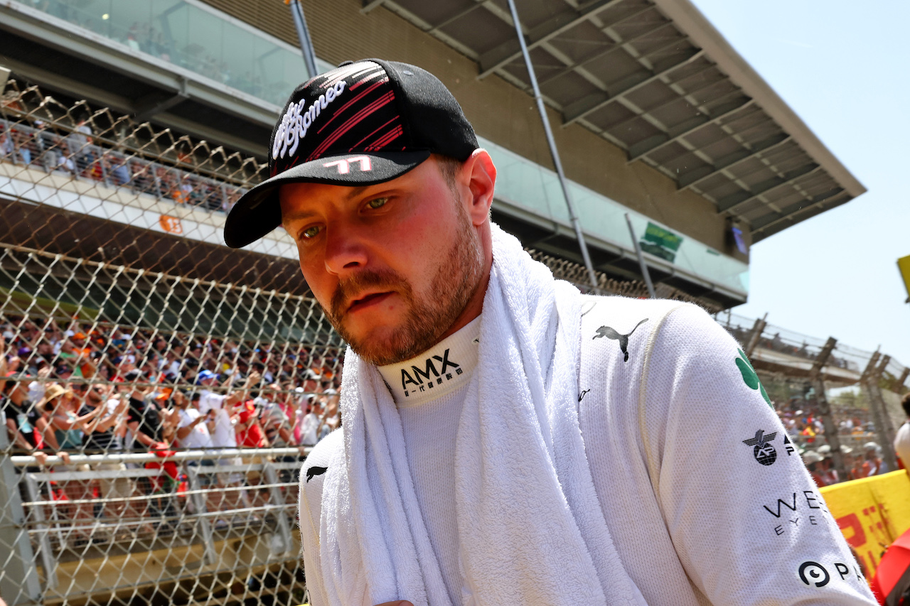 GP SPAGNA, Valtteri Bottas (FIN) Alfa Romeo F1 Team on the grid.
22.05.2022. Formula 1 World Championship, Rd 6, Spanish Grand Prix, Barcelona, Spain, Gara Day.
- www.xpbimages.com, EMail: requests@xpbimages.com © Copyright: Batchelor / XPB Images