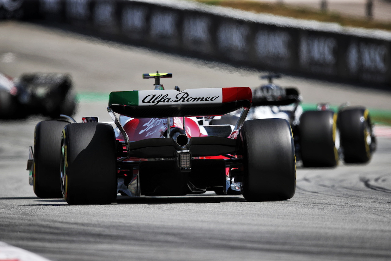 GP SPAGNA, Guanyu Zhou (CHN) Alfa Romeo F1 Team C42.
22.05.2022. Formula 1 World Championship, Rd 6, Spanish Grand Prix, Barcelona, Spain, Gara Day.
 - www.xpbimages.com, EMail: requests@xpbimages.com © Copyright: Coates / XPB Images