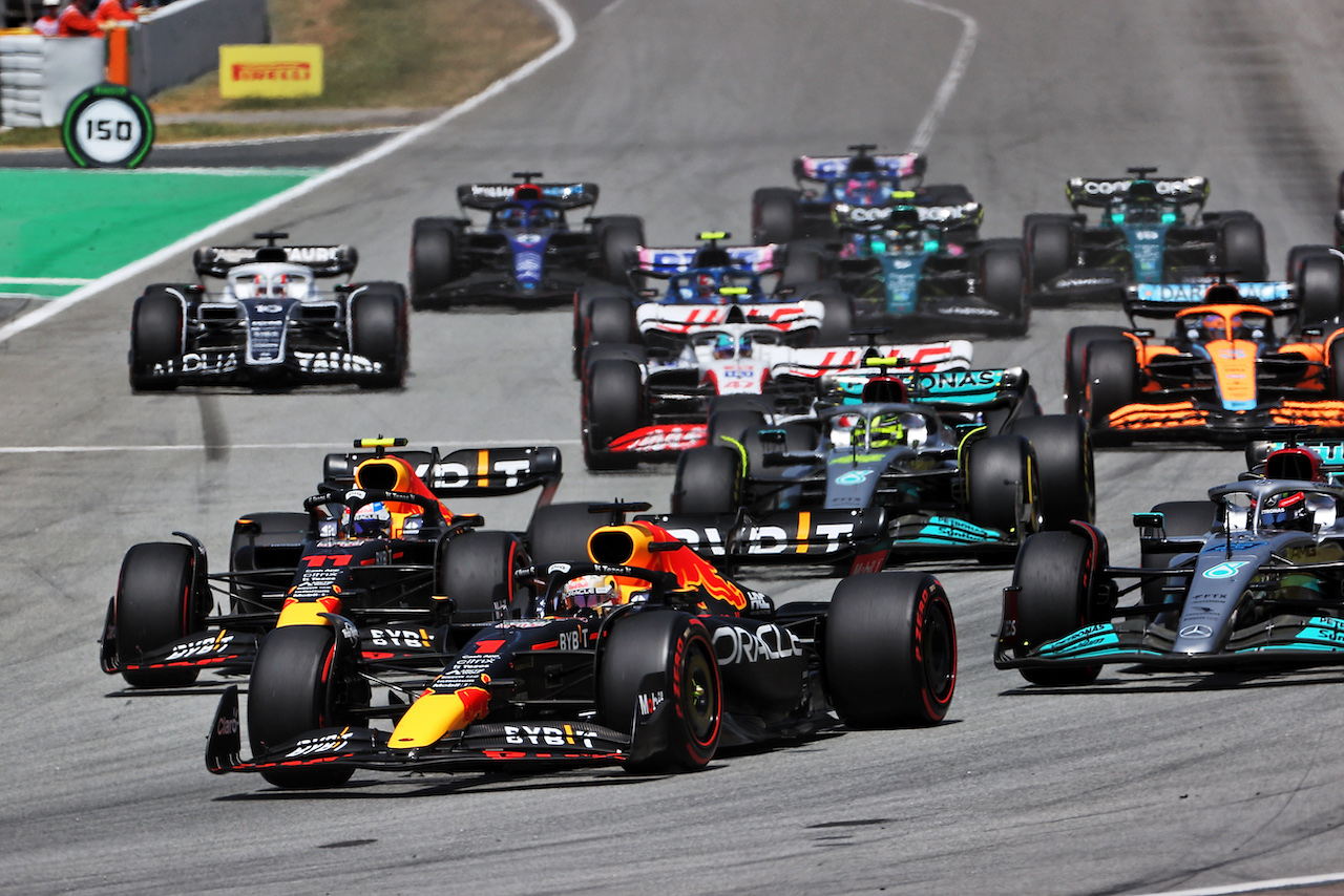 GP SPAGNA, Max Verstappen (NLD) Red Bull Racing RB18 at the partenza of the race.
22.05.2022. Formula 1 World Championship, Rd 6, Spanish Grand Prix, Barcelona, Spain, Gara Day.
- www.xpbimages.com, EMail: requests@xpbimages.com © Copyright: Charniaux / XPB Images