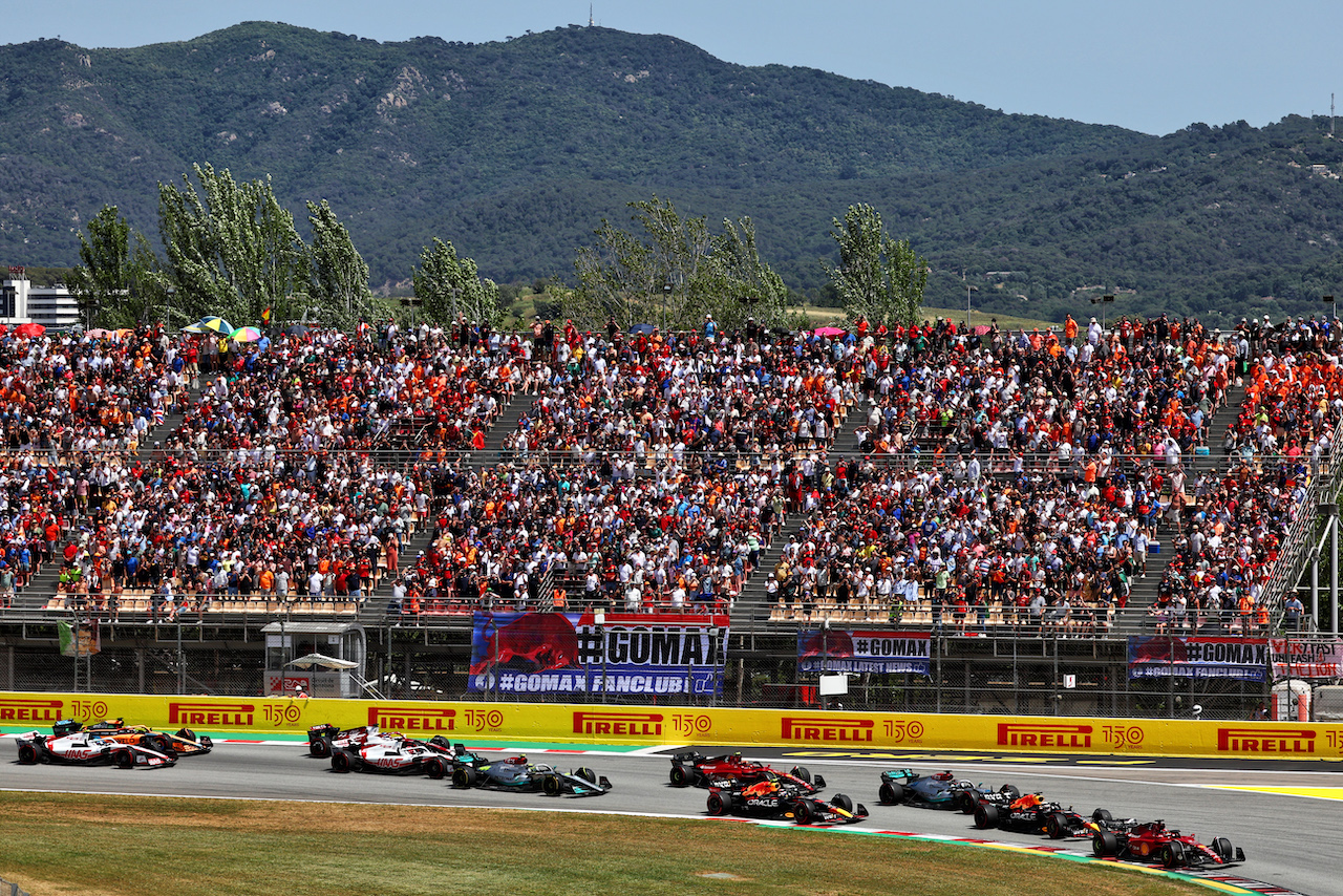 GP SPAGNA, Charles Leclerc (MON) Ferrari F1-75 davanti a at the partenza of the race.
22.05.2022. Formula 1 World Championship, Rd 6, Spanish Grand Prix, Barcelona, Spain, Gara Day.
- www.xpbimages.com, EMail: requests@xpbimages.com © Copyright: Batchelor / XPB Images