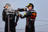 GP SPAGNA, George Russell (GBR), Mercedes AMG F1 e Max Verstappen (NLD), Red Bull Racing 
22.05.2022. Formula 1 World Championship, Rd 6, Spanish Grand Prix, Barcelona, Spain, Gara Day.
- www.xpbimages.com, EMail: requests@xpbimages.com ¬© Copyright: Charniaux / XPB Images