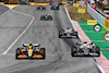 GP SPAGNA, Lando Norris (GBR) McLaren MCL36 e Yuki Tsunoda (JPN) AlphaTauri AT03 battle for position.
22.05.2022. Formula 1 World Championship, Rd 6, Spanish Grand Prix, Barcelona, Spain, Gara Day.
- www.xpbimages.com, EMail: requests@xpbimages.com © Copyright: Charniaux / XPB Images