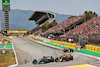 GP SPAGNA, George Russell (GBR) Mercedes AMG F1 W13 e Max Verstappen (NLD) Red Bull Racing RB18 battle for position.
22.05.2022. Formula 1 World Championship, Rd 6, Spanish Grand Prix, Barcelona, Spain, Gara Day.
- www.xpbimages.com, EMail: requests@xpbimages.com © Copyright: Charniaux / XPB Images