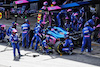 GP SPAGNA, Fernando Alonso (ESP) Alpine F1 Team A522 makes a pit stop.
22.05.2022. Formula 1 World Championship, Rd 6, Spanish Grand Prix, Barcelona, Spain, Gara Day.
 - www.xpbimages.com, EMail: requests@xpbimages.com © Copyright: Coates / XPB Images