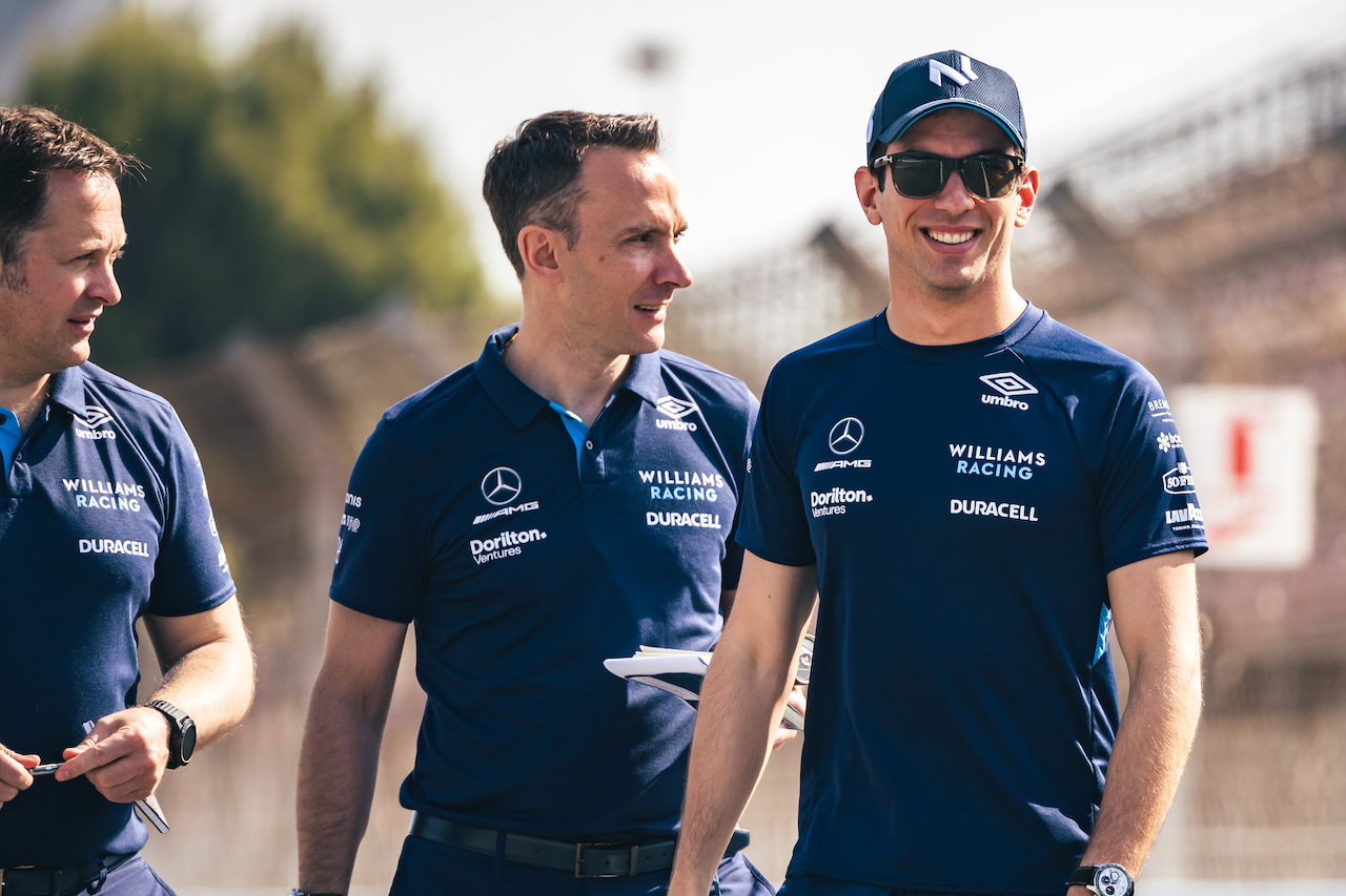 GP SPAGNA, Nicholas Latifi (CDN) Williams Racing walks the circuit with the team.
19.05.2022. Formula 1 World Championship, Rd 6, Spanish Grand Prix, Barcelona, Spain, Preparation Day.
- www.xpbimages.com, EMail: requests@xpbimages.com © Copyright: Bearne / XPB Images