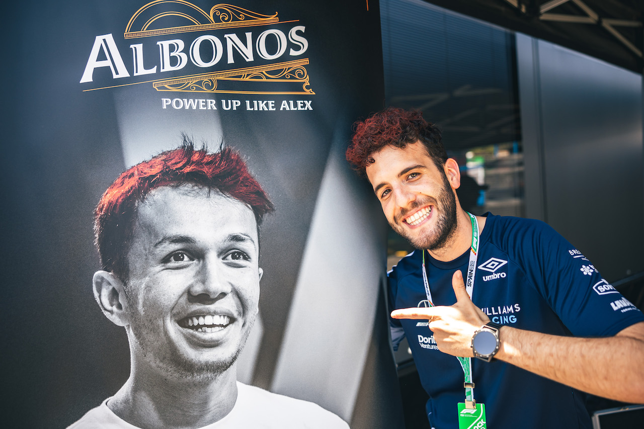 GP SPAGNA, Williams Racing - hair dyed red like Alexander Albon (THA) Williams Racing.
19.05.2022. Formula 1 World Championship, Rd 6, Spanish Grand Prix, Barcelona, Spain, Preparation Day.
- www.xpbimages.com, EMail: requests@xpbimages.com © Copyright: Bearne / XPB Images