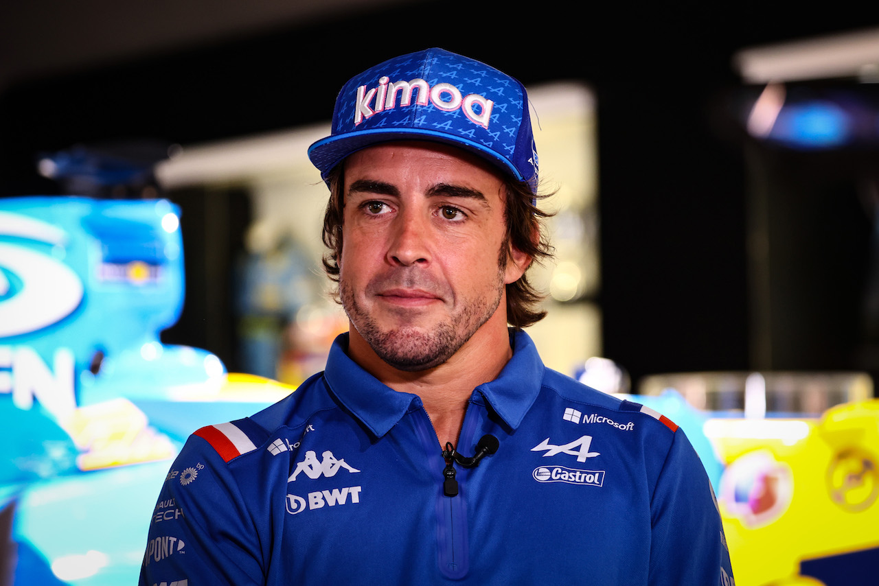 GP SPAGNA, Fernando Alonso (ESP), Alpine F1 Team 
19.05.2022. Formula 1 World Championship, Rd 6, Spanish Grand Prix, Barcelona, Spain, Preparation Day.
- www.xpbimages.com, EMail: requests@xpbimages.com ¬© Copyright: Charniaux / XPB Images