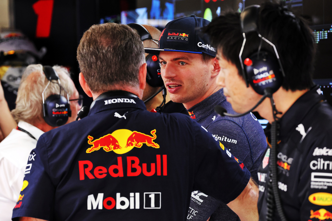 GP SPAGNA, Max Verstappen (NLD) Red Bull Racing with Christian Horner (GBR) Red Bull Racing Team Principal.
21.05.2022. Formula 1 World Championship, Rd 6, Spanish Grand Prix, Barcelona, Spain, Qualifiche Day.
- www.xpbimages.com, EMail: requests@xpbimages.com © Copyright: Bearne / XPB Images