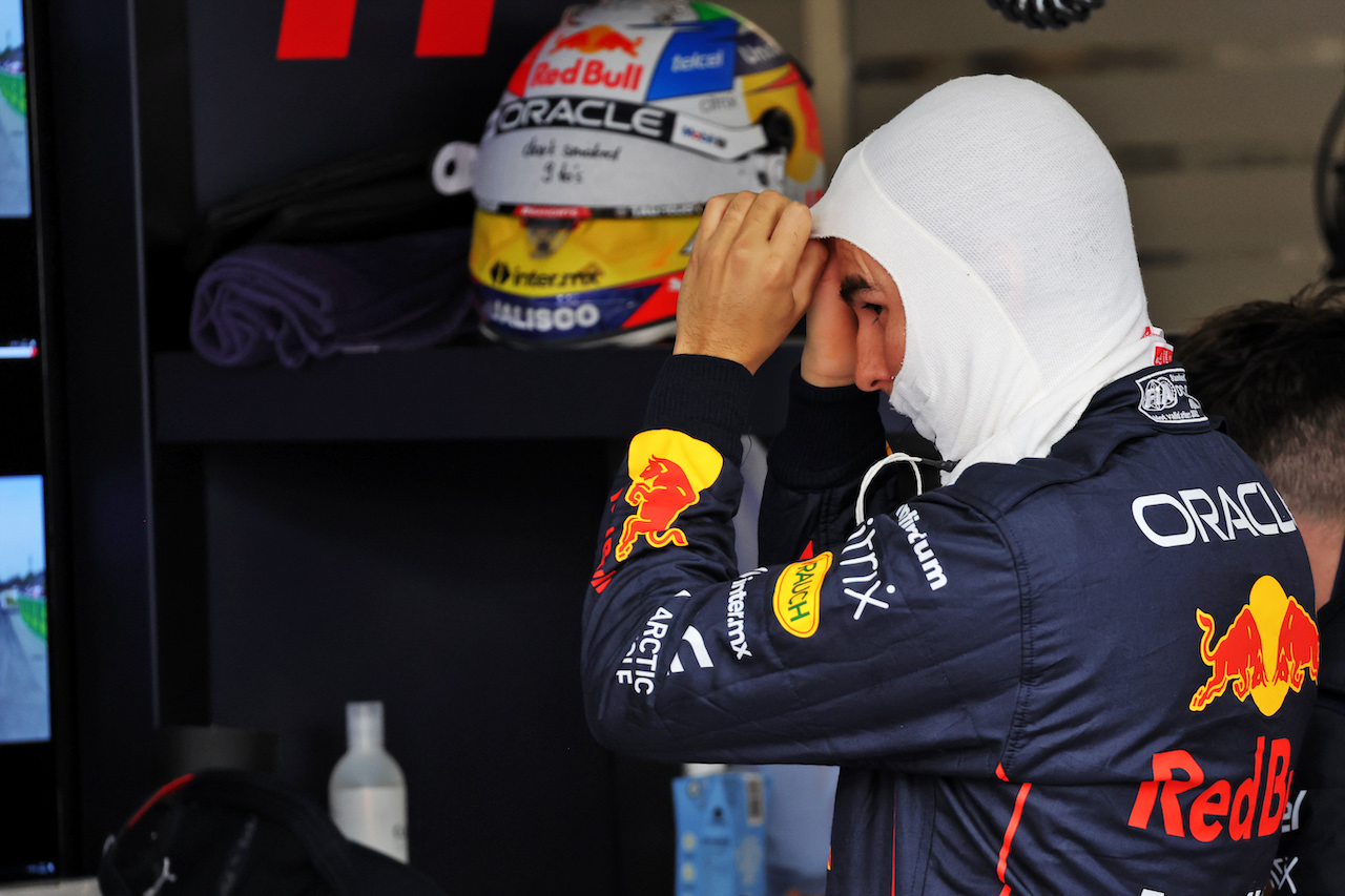 GP SPAGNA, Sergio Perez (MEX) Red Bull Racing.
21.05.2022. Formula 1 World Championship, Rd 6, Spanish Grand Prix, Barcelona, Spain, Qualifiche Day.
- www.xpbimages.com, EMail: requests@xpbimages.com © Copyright: Bearne / XPB Images