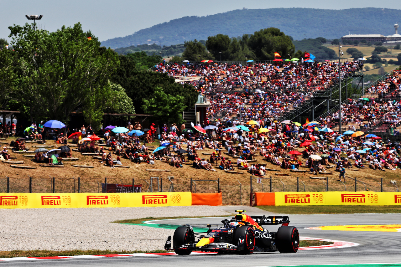 GP SPAGNA, Sergio Perez (MEX) Red Bull Racing RB18.
21.05.2022. Formula 1 World Championship, Rd 6, Spanish Grand Prix, Barcelona, Spain, Qualifiche Day.
- www.xpbimages.com, EMail: requests@xpbimages.com © Copyright: Batchelor / XPB Images