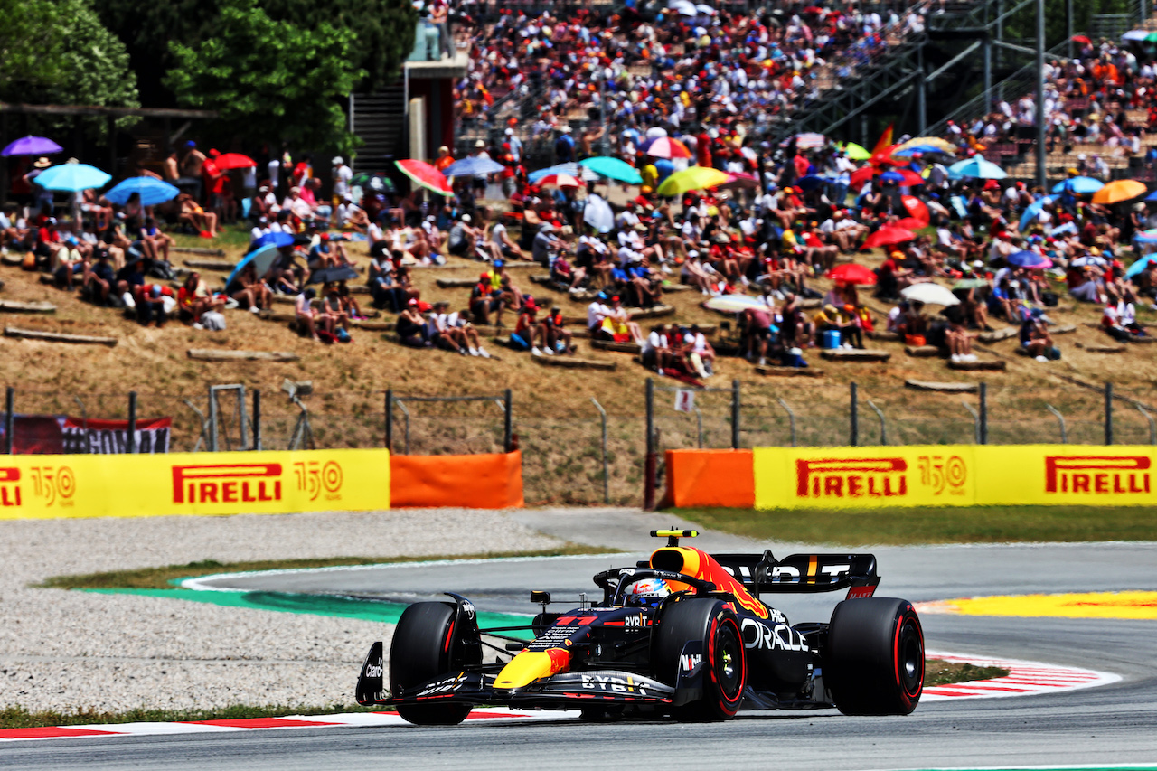GP SPAGNA, Sergio Perez (MEX) Red Bull Racing RB18.
21.05.2022. Formula 1 World Championship, Rd 6, Spanish Grand Prix, Barcelona, Spain, Qualifiche Day.
- www.xpbimages.com, EMail: requests@xpbimages.com © Copyright: Batchelor / XPB Images