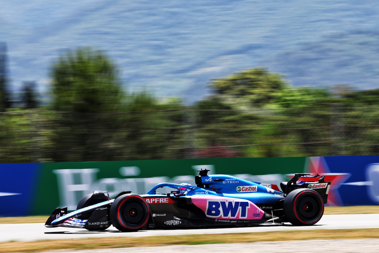 GP SPAGNA, Fernando Alonso (ESP) Alpine F1 Team A522.
21.05.2022. Formula 1 World Championship, Rd 6, Spanish Grand Prix, Barcelona, Spain, Qualifiche Day.
- www.xpbimages.com, EMail: requests@xpbimages.com © Copyright: Batchelor / XPB Images