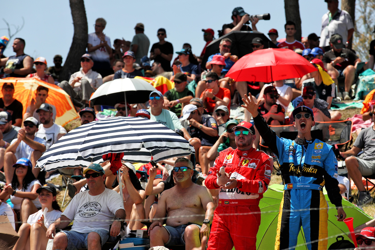 GP SPAGNA, Circuit Atmosfera - fans.
21.05.2022. Formula 1 World Championship, Rd 6, Spanish Grand Prix, Barcelona, Spain, Qualifiche Day.
 - www.xpbimages.com, EMail: requests@xpbimages.com © Copyright: Coates / XPB Images
