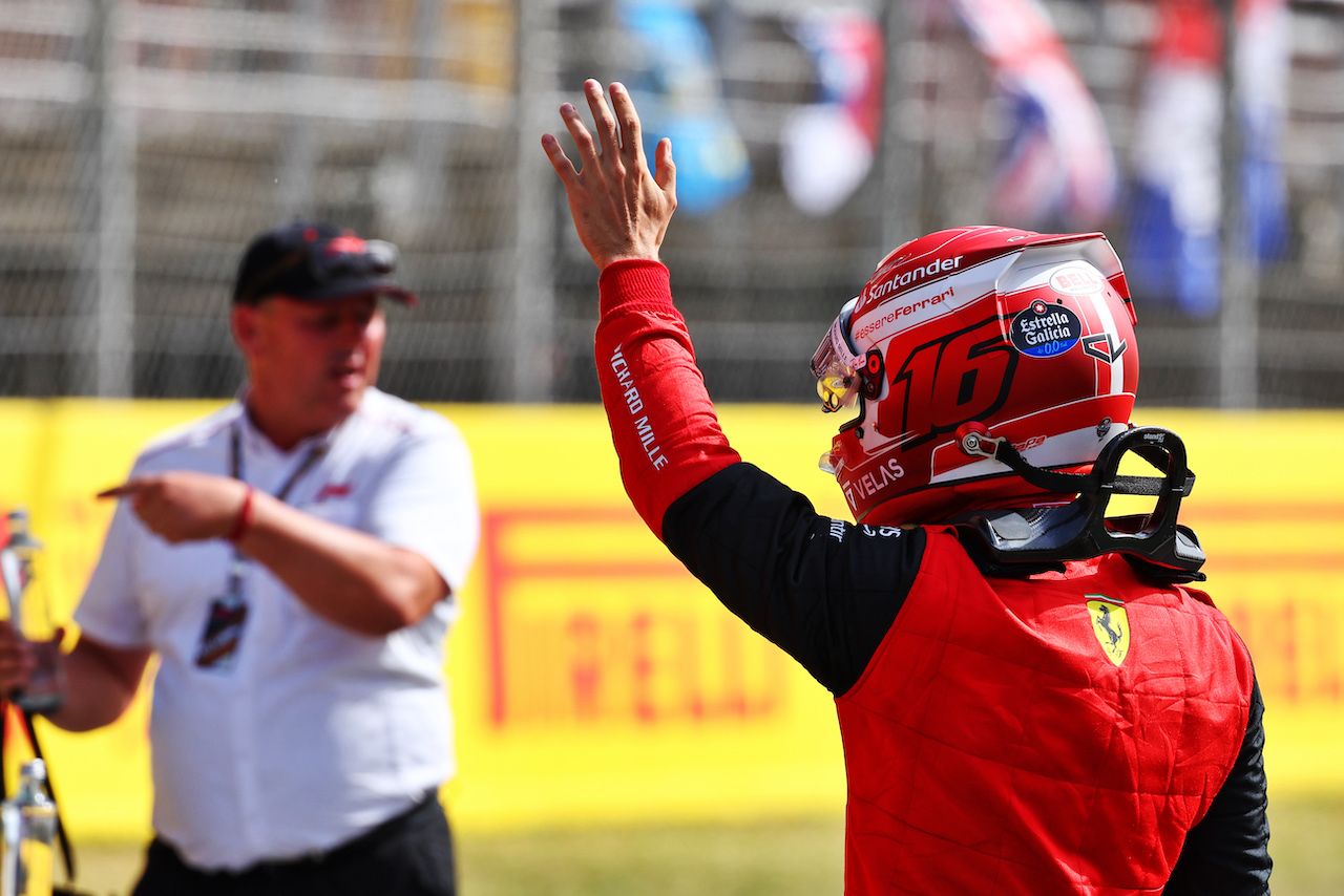 GP SPAGNA, Charles Leclerc (MON) Ferrari celebrates his pole position in qualifying parc ferme.
21.05.2022. Formula 1 World Championship, Rd 6, Spanish Grand Prix, Barcelona, Spain, Qualifiche Day.
- www.xpbimages.com, EMail: requests@xpbimages.com © Copyright: Batchelor / XPB Images