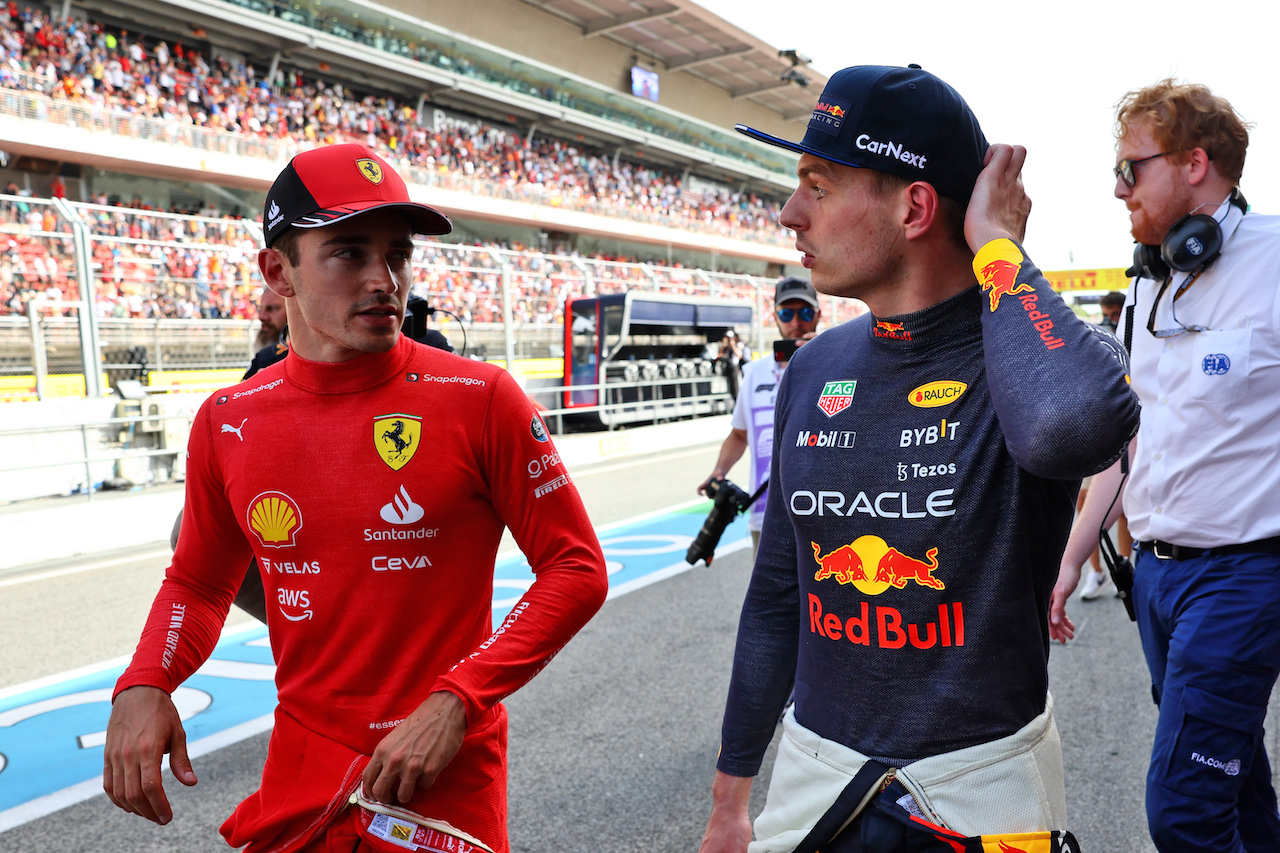 GP SPAGNA, (L to R): Pole sitter Charles Leclerc (MON) Ferrari in qualifying parc ferme with second placed Max Verstappen (NLD) Red Bull Racing.
21.05.2022. Formula 1 World Championship, Rd 6, Spanish Grand Prix, Barcelona, Spain, Qualifiche Day.
- www.xpbimages.com, EMail: requests@xpbimages.com © Copyright: Batchelor / XPB Images