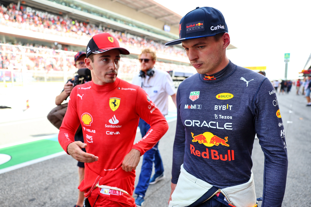 GP SPAGNA, (L to R): Pole sitter Charles Leclerc (MON) Ferrari in qualifying parc ferme with second placed Max Verstappen (NLD) Red Bull Racing.
21.05.2022. Formula 1 World Championship, Rd 6, Spanish Grand Prix, Barcelona, Spain, Qualifiche Day.
- www.xpbimages.com, EMail: requests@xpbimages.com © Copyright: Batchelor / XPB Images