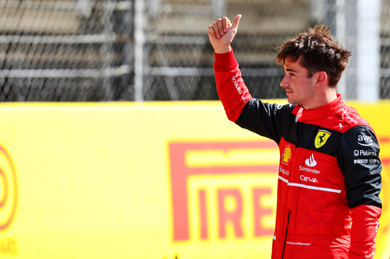 GP SPAGNA, Charles Leclerc (MON) Ferrari celebrates his pole position in qualifying parc ferme.
21.05.2022. Formula 1 World Championship, Rd 6, Spanish Grand Prix, Barcelona, Spain, Qualifiche Day.
- www.xpbimages.com, EMail: requests@xpbimages.com © Copyright: Batchelor / XPB Images