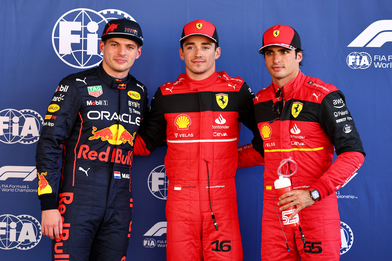 GP SPAGNA, Qualifiche top three in parc ferme (L to R): Max Verstappen (NLD) Red Bull Racing, second; Charles Leclerc (MON) Ferrari, pole position; Carlos Sainz Jr (ESP) Ferrari, third.
21.05.2022. Formula 1 World Championship, Rd 6, Spanish Grand Prix, Barcelona, Spain, Qualifiche Day.
- www.xpbimages.com, EMail: requests@xpbimages.com © Copyright: Batchelor / XPB Images