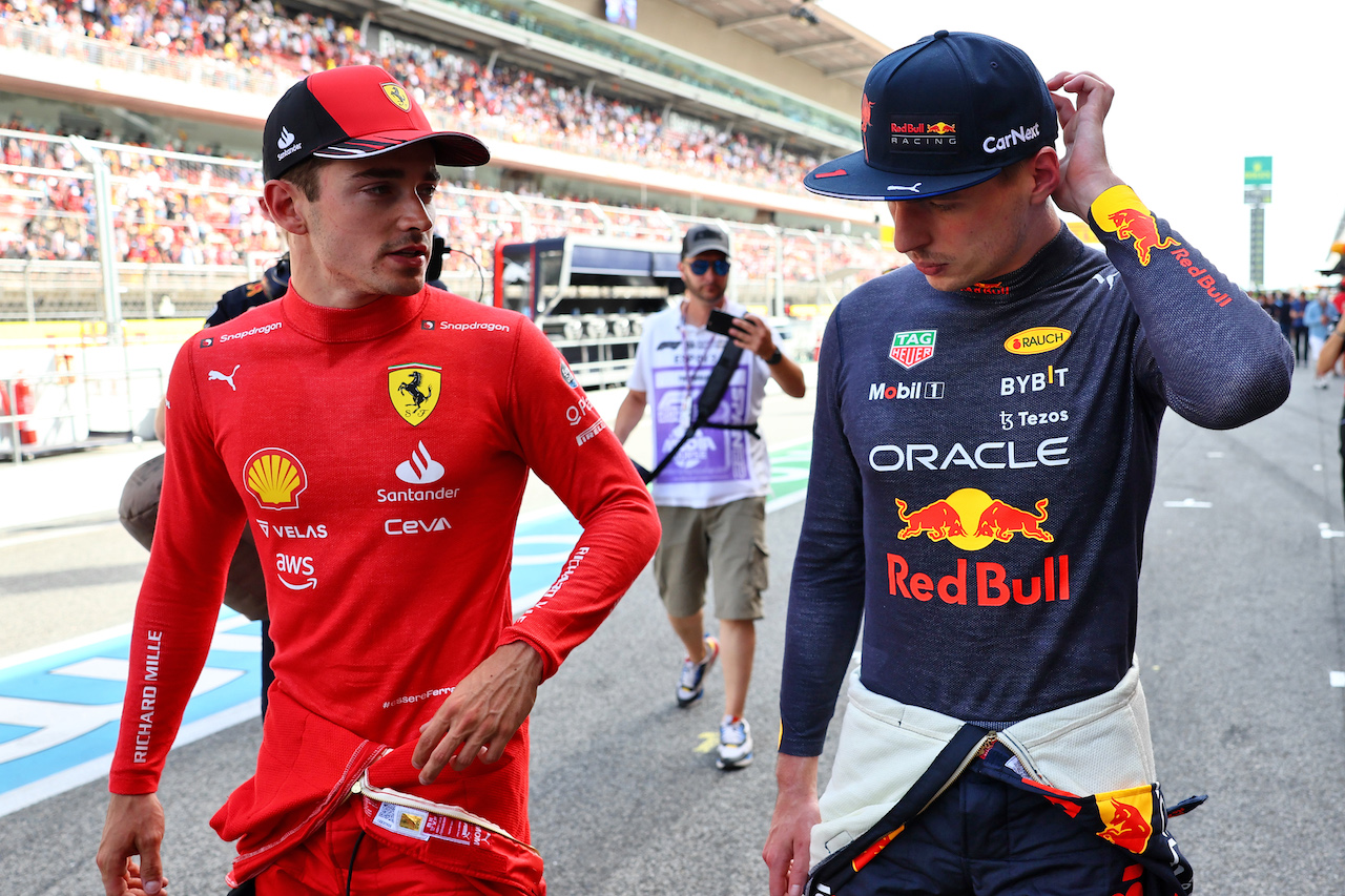 GP SPAGNA, (L to R): Pole sitter Charles Leclerc (MON) Ferrari in qualifying parc ferme with second placed Max Verstappen (NLD) Red Bull Racing.
21.05.2022. Formula 1 World Championship, Rd 6, Spanish Grand Prix, Barcelona, Spain, Qualifiche Day.
- www.xpbimages.com, EMail: requests@xpbimages.com © Copyright: Batchelor / XPB Images
