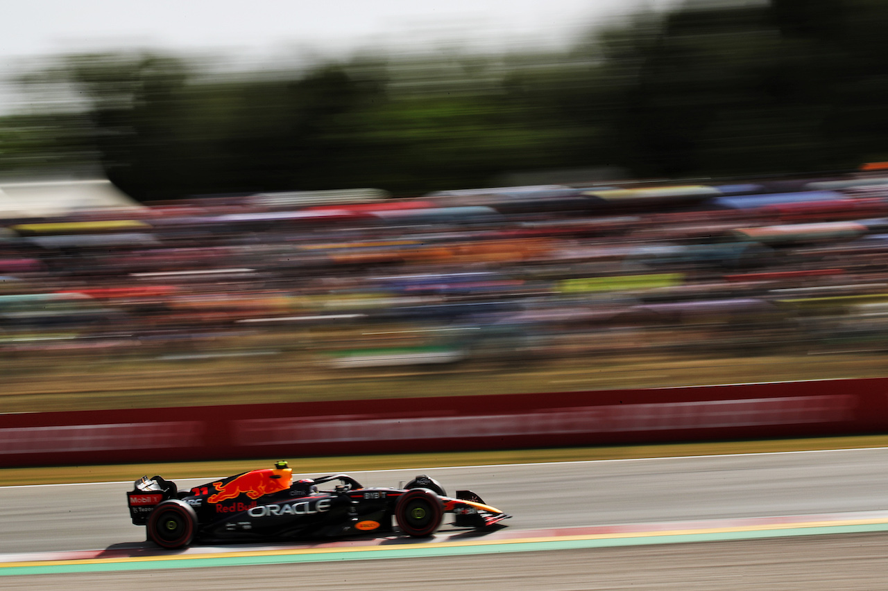 GP SPAGNA, Sergio Perez (MEX) Red Bull Racing RB18.
21.05.2022. Formula 1 World Championship, Rd 6, Spanish Grand Prix, Barcelona, Spain, Qualifiche Day.
 - www.xpbimages.com, EMail: requests@xpbimages.com © Copyright: Coates / XPB Images