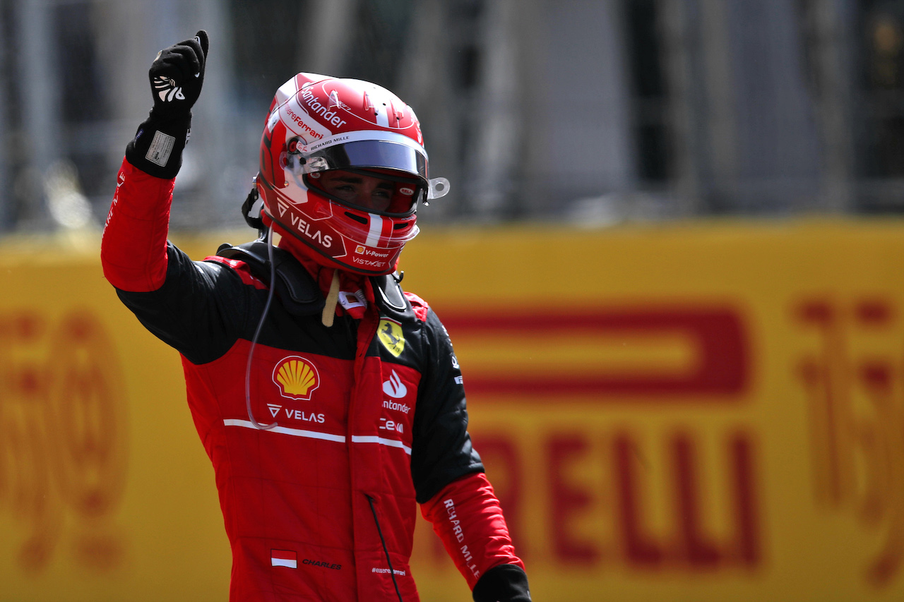 GP SPAGNA, Charles Leclerc (MON) Ferrari celebrates his pole position in qualifying parc ferme.
21.05.2022. Formula 1 World Championship, Rd 6, Spanish Grand Prix, Barcelona, Spain, Qualifiche Day.
 - www.xpbimages.com, EMail: requests@xpbimages.com © Copyright: Coates / XPB Images