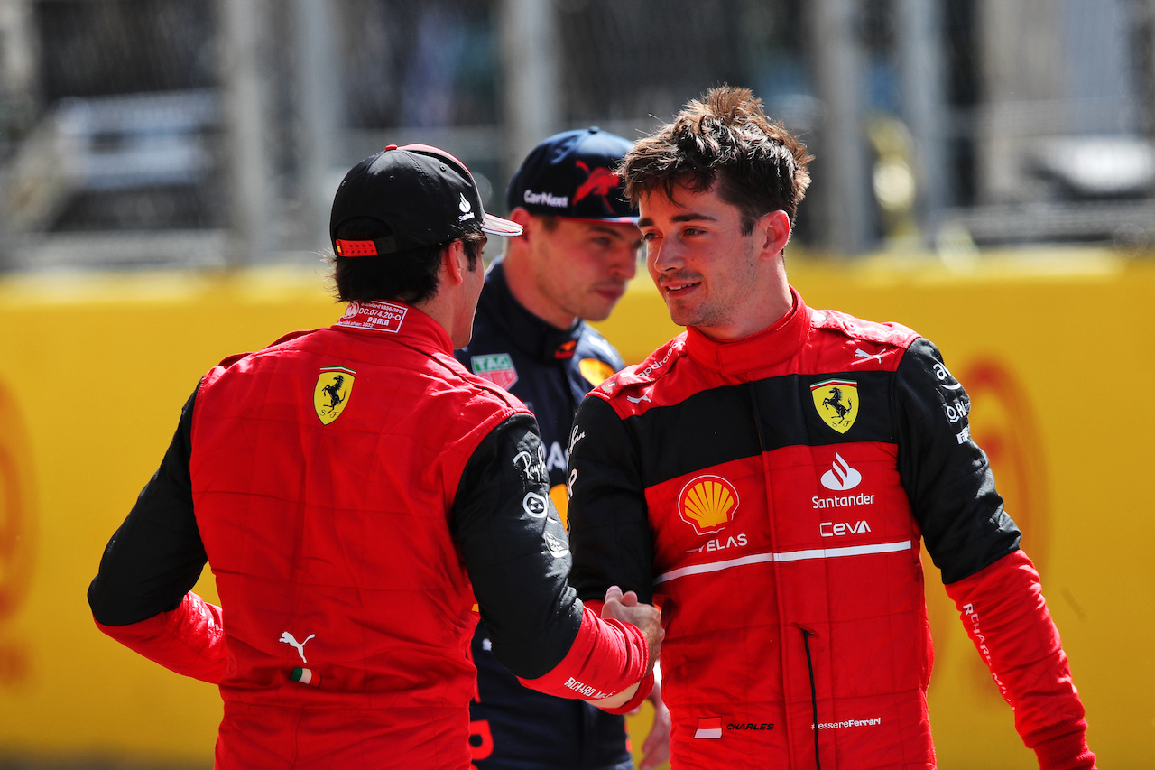 GP SPAGNA, Charles Leclerc (MON) Ferrari (Right) celebrates his pole position in qualifying parc ferme with third placed team mate Carlos Sainz Jr (ESP) Ferrari.
21.05.2022. Formula 1 World Championship, Rd 6, Spanish Grand Prix, Barcelona, Spain, Qualifiche Day.
 - www.xpbimages.com, EMail: requests@xpbimages.com © Copyright: Coates / XPB Images