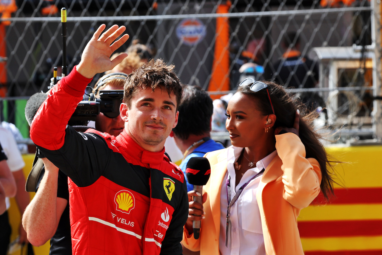 GP SPAGNA, Charles Leclerc (MON) Ferrari celebrates his pole position in qualifying parc ferme.
21.05.2022. Formula 1 World Championship, Rd 6, Spanish Grand Prix, Barcelona, Spain, Qualifiche Day.
 - www.xpbimages.com, EMail: requests@xpbimages.com © Copyright: Coates / XPB Images