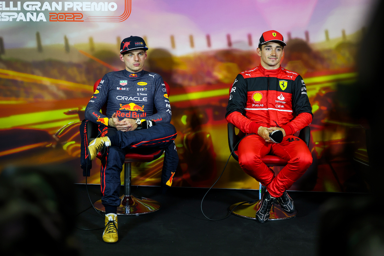 GP SPAGNA, (L to R): Max Verstappen (NLD) Red Bull Racing e Charles Leclerc (MON) Ferrari, in the post qualifying FIA Press Conference.
21.05.2022. Formula 1 World Championship, Rd 6, Spanish Grand Prix, Barcelona, Spain, Qualifiche Day.
- www.xpbimages.com, EMail: requests@xpbimages.com © Copyright: XPB Images