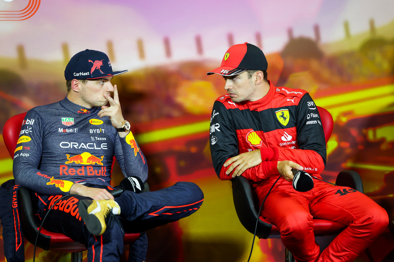 GP SPAGNA, (L to R): Max Verstappen (NLD) Red Bull Racing e Charles Leclerc (MON) Ferrari, in the post qualifying FIA Press Conference.
21.05.2022. Formula 1 World Championship, Rd 6, Spanish Grand Prix, Barcelona, Spain, Qualifiche Day.
- www.xpbimages.com, EMail: requests@xpbimages.com © Copyright: XPB Images