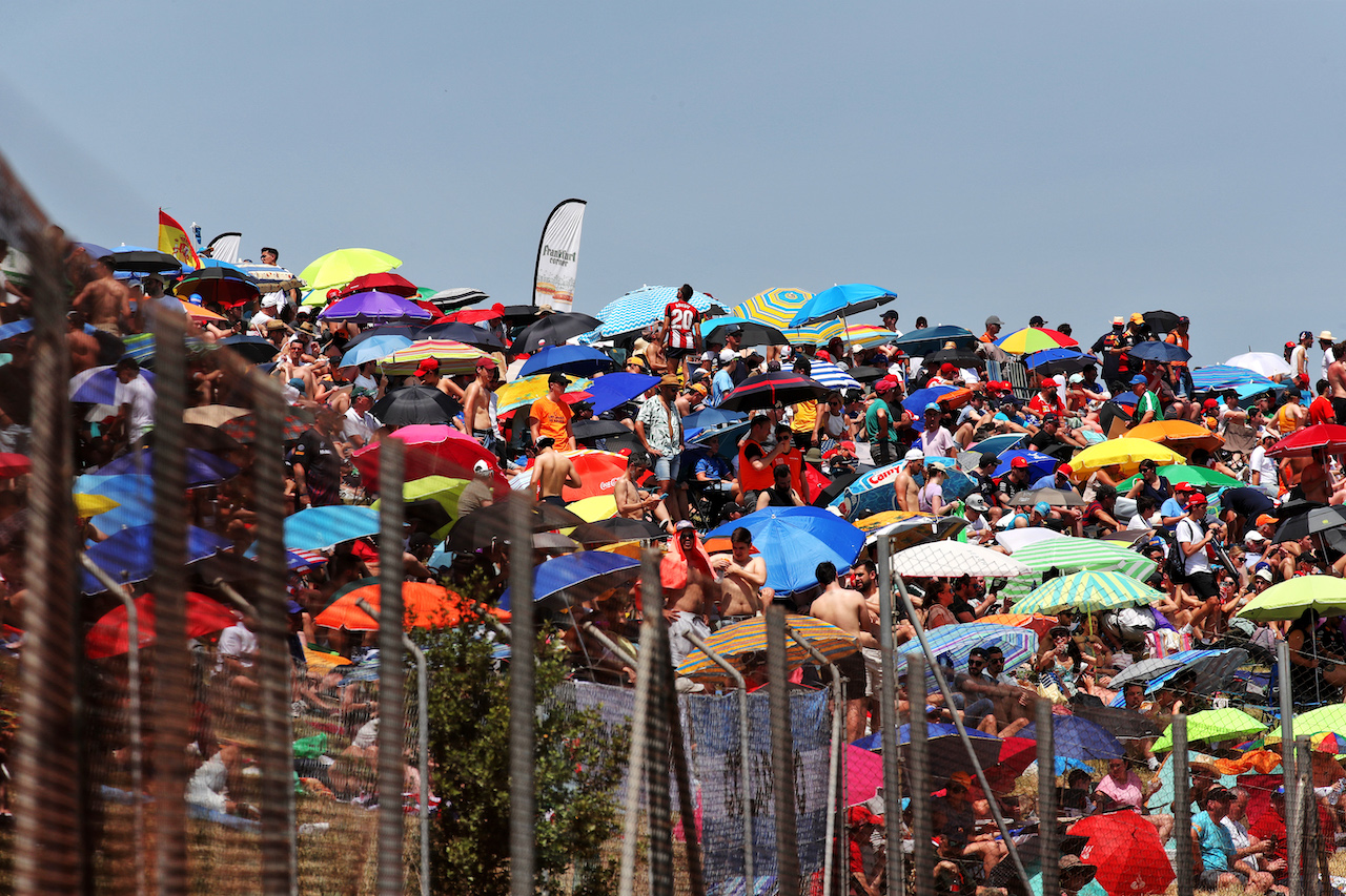 GP SPAGNA, Circuit Atmosfera - fans.
21.05.2022. Formula 1 World Championship, Rd 6, Spanish Grand Prix, Barcelona, Spain, Qualifiche Day.
 - www.xpbimages.com, EMail: requests@xpbimages.com © Copyright: Coates / XPB Images