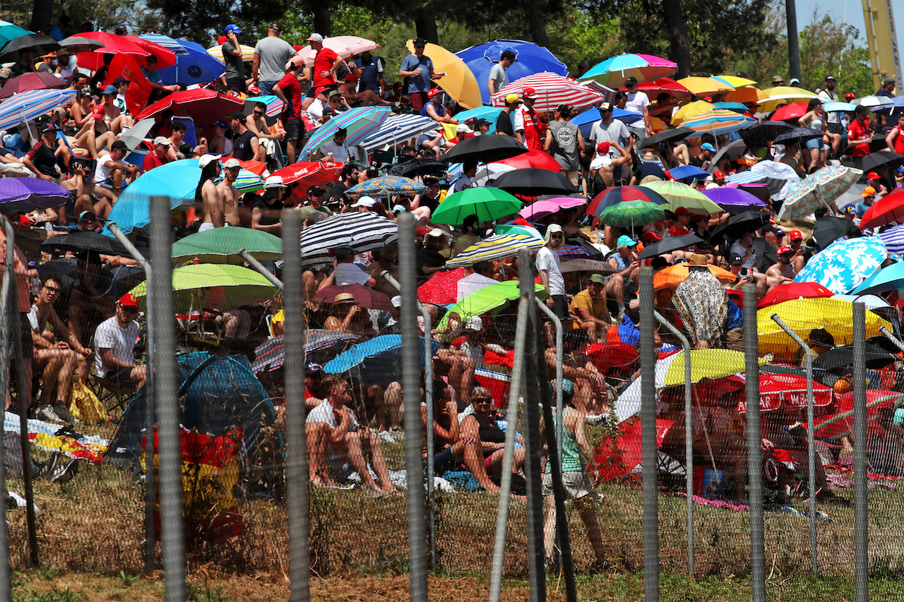 GP SPAGNA, Circuit Atmosfera - fans.
21.05.2022. Formula 1 World Championship, Rd 6, Spanish Grand Prix, Barcelona, Spain, Qualifiche Day.
 - www.xpbimages.com, EMail: requests@xpbimages.com © Copyright: Coates / XPB Images
