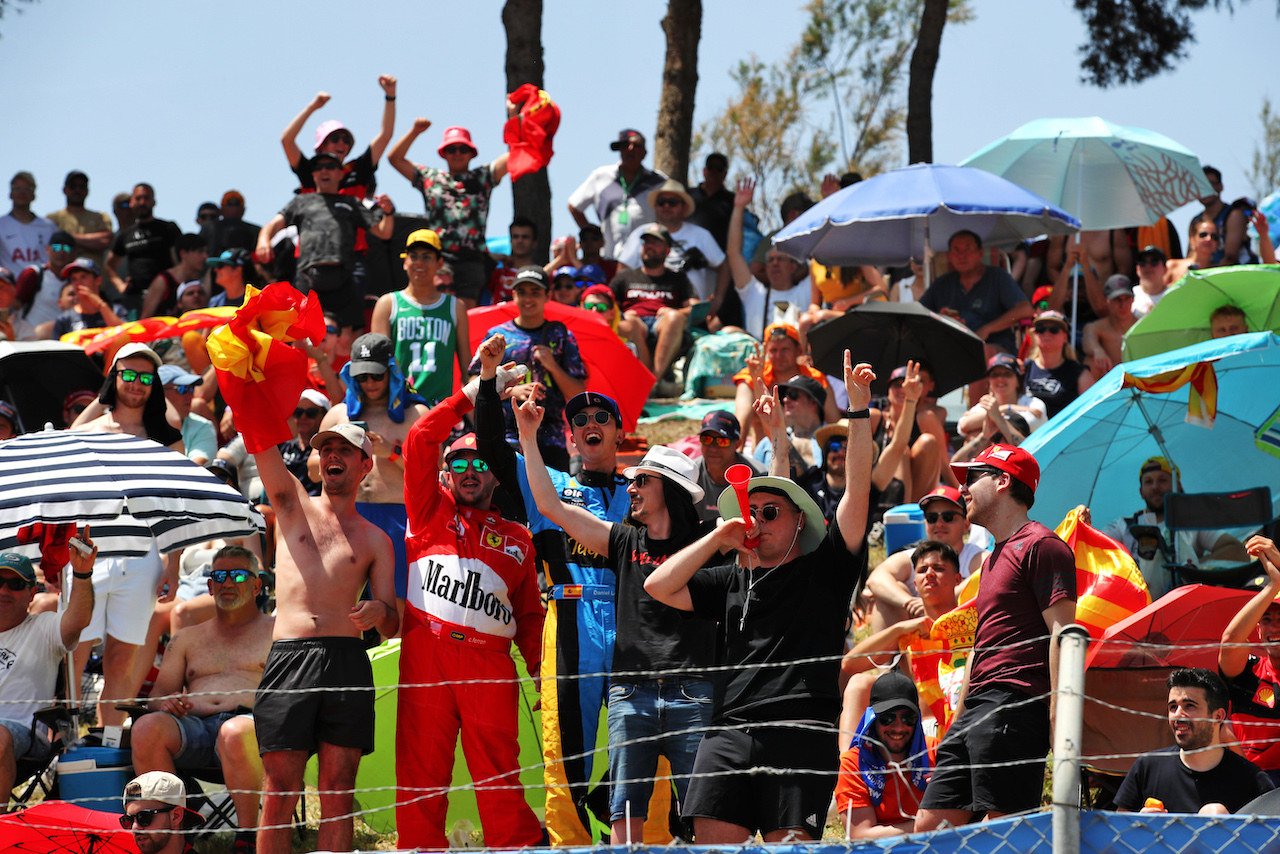 GP SPAGNA, Circuit Atmosfera - fans.
21.05.2022. Formula 1 World Championship, Rd 6, Spanish Grand Prix, Barcelona, Spain, Qualifiche Day.
 - www.xpbimages.com, EMail: requests@xpbimages.com © Copyright: Coates / XPB Images