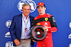 GP SPAGNA, Charles Leclerc (MON) Ferrari receives trhe Pirelli Pole Position Award from Carlos Sainz (ESP).
21.05.2022. Formula 1 World Championship, Rd 6, Spanish Grand Prix, Barcelona, Spain, Qualifiche Day.
- www.xpbimages.com, EMail: requests@xpbimages.com © Copyright: Batchelor / XPB Images