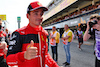 GP SPAGNA, Charles Leclerc (MON) Ferrari celebrates his pole position in qualifying parc ferme.
21.05.2022. Formula 1 World Championship, Rd 6, Spanish Grand Prix, Barcelona, Spain, Qualifiche Day.
- www.xpbimages.com, EMail: requests@xpbimages.com © Copyright: Batchelor / XPB Images