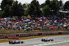 GP SPAGNA, Kevin Magnussen (DEN) Haas VF-22 davanti a Guanyu Zhou (CHN) Alfa Romeo F1 Team C42.
21.05.2022. Formula 1 World Championship, Rd 6, Spanish Grand Prix, Barcelona, Spain, Qualifiche Day.
 - www.xpbimages.com, EMail: requests@xpbimages.com © Copyright: Coates / XPB Images